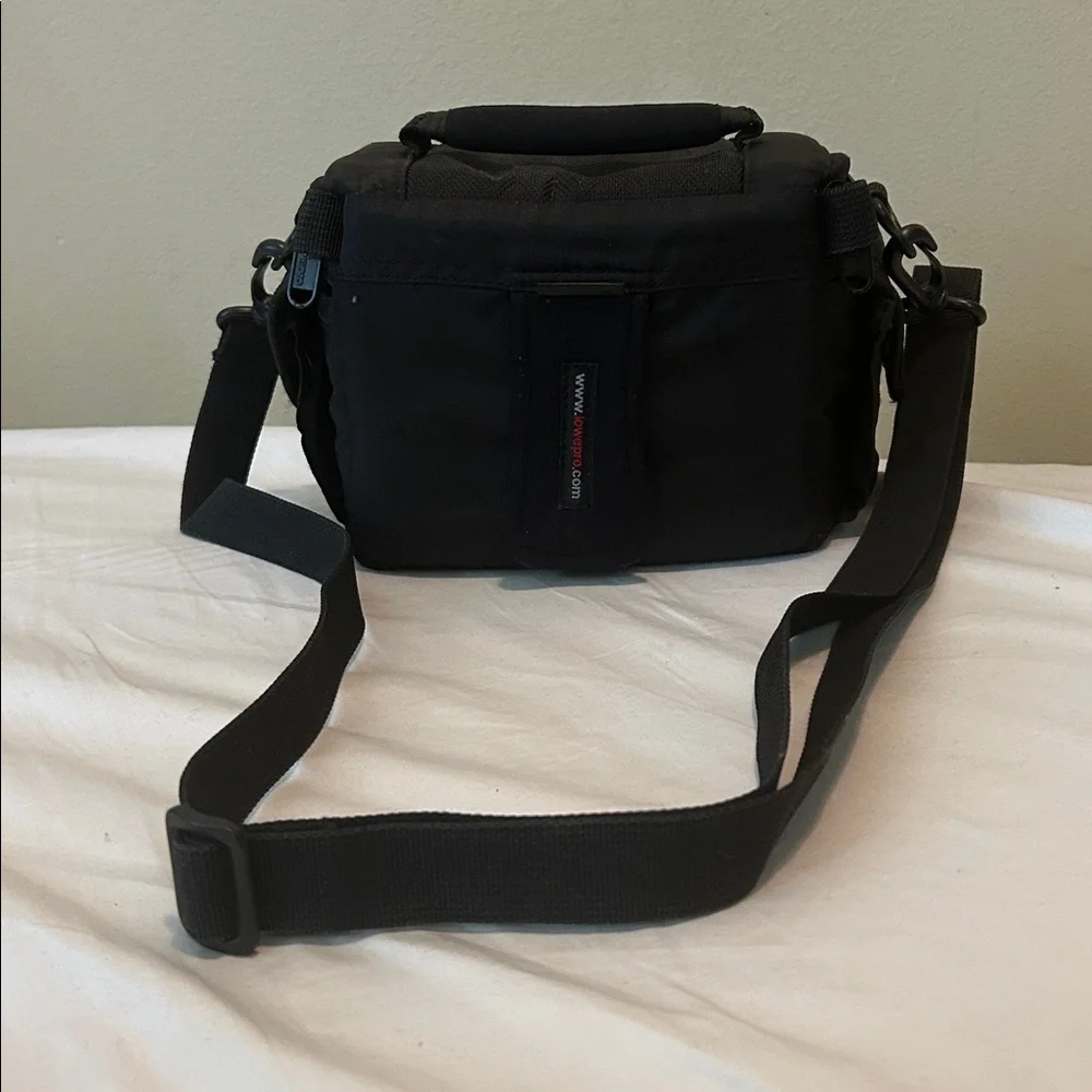 Lowepro Edit 110 Black Compact Camera Bag - Shoulder Carry